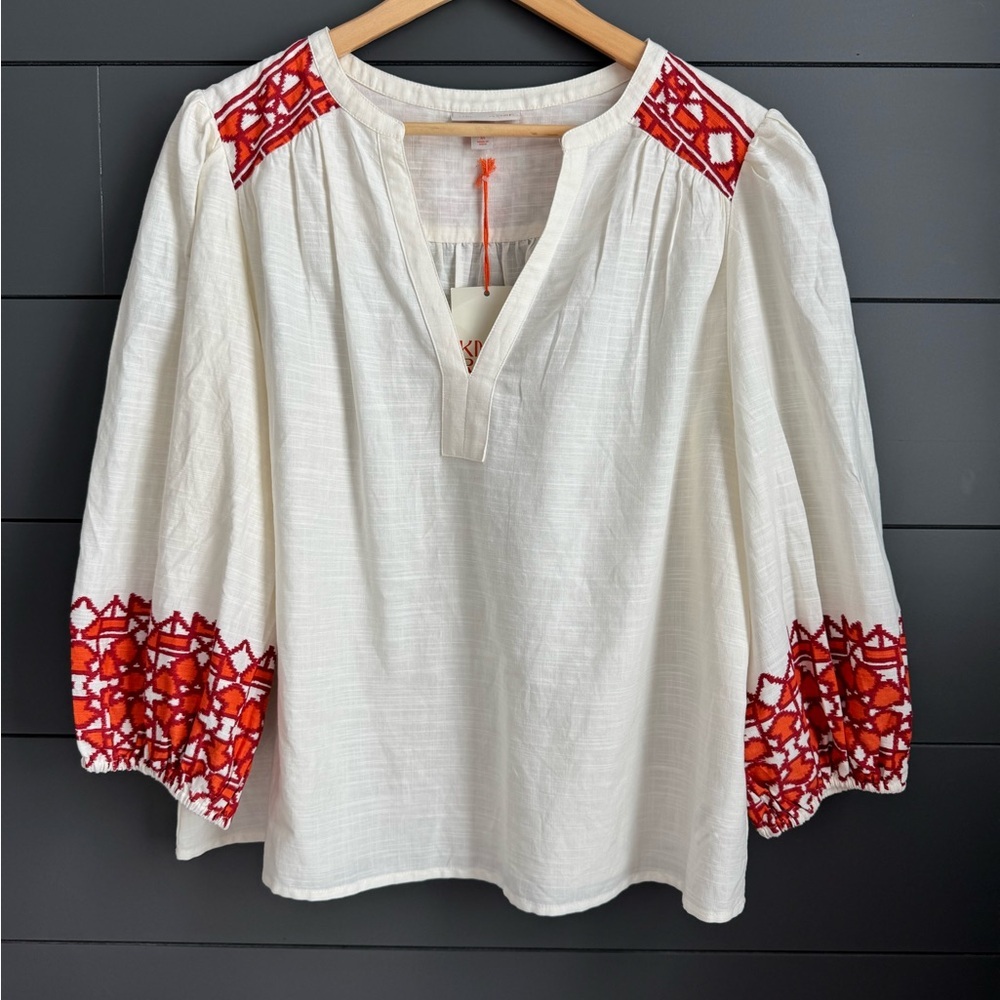 Knox Rose NWT White Flowy Blouse with Red Orange Accents